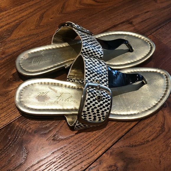 Marc fisher flat T-strap sandals a large buckle closure patented leather sz 8.5 - Picture 4 of 9